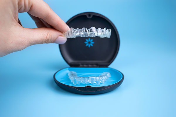 Invisalign® Vs  Veneers